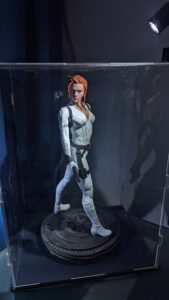 Scarlett Johanson als Black Widow im Winter Suit